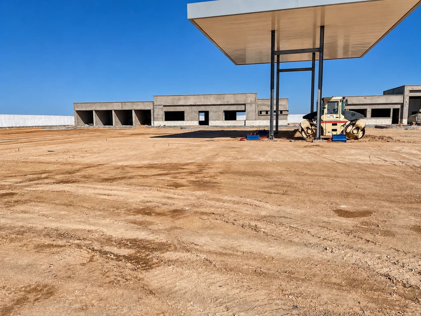 Vue de chantier : préparation de la plateforme et de ses abords.