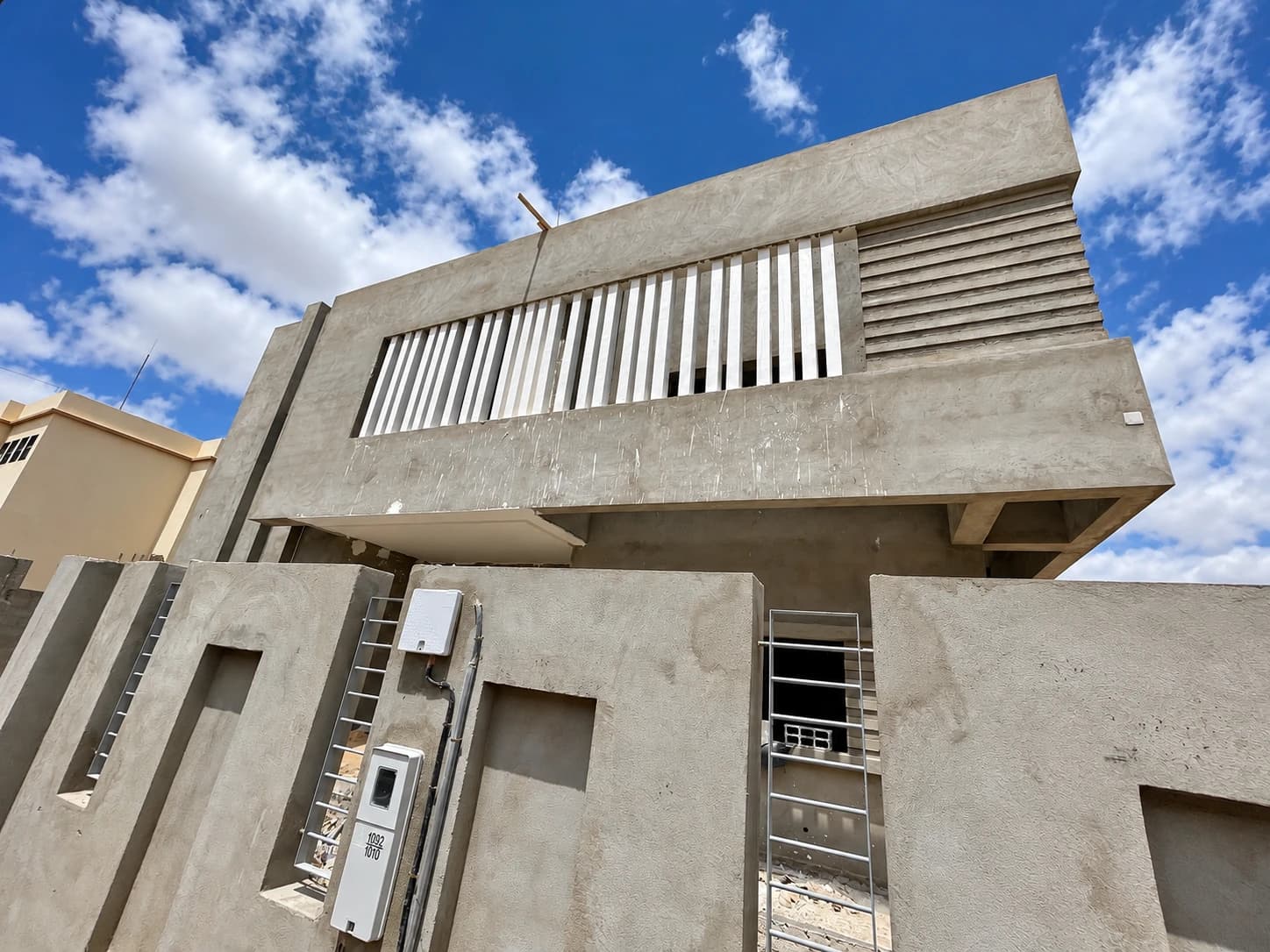 Vue de chantier : composition de la façade avant finitions.